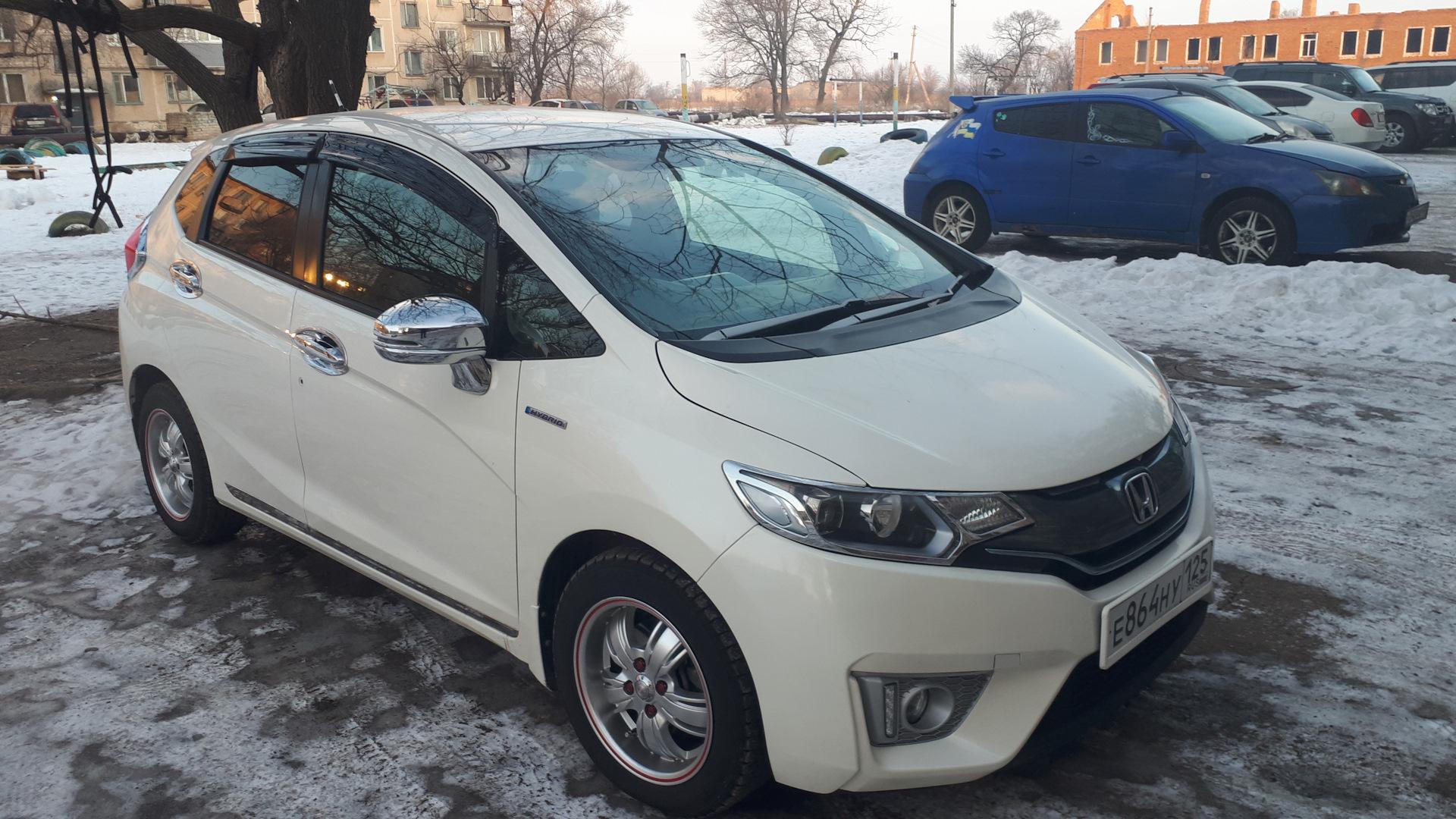 Автомобиль госномер Е864НУ125