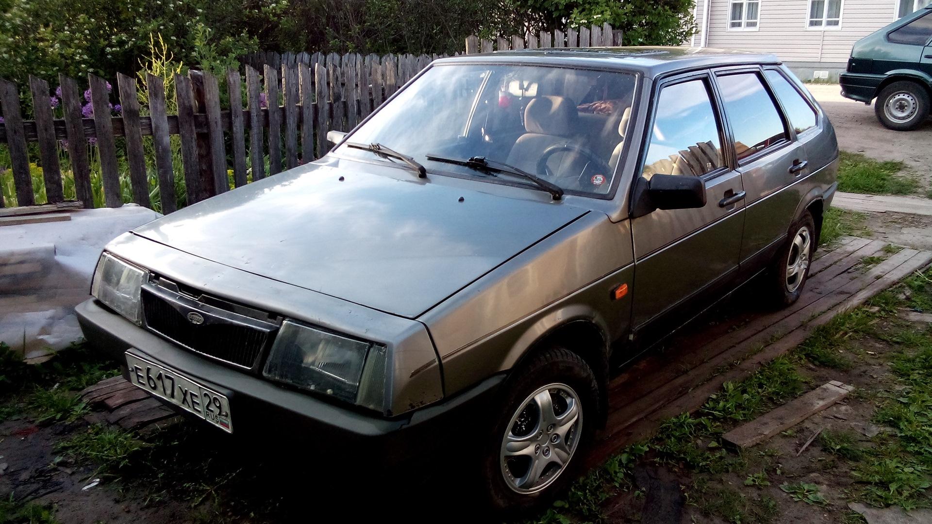 Автомобиль госномер Е617ХЕ29