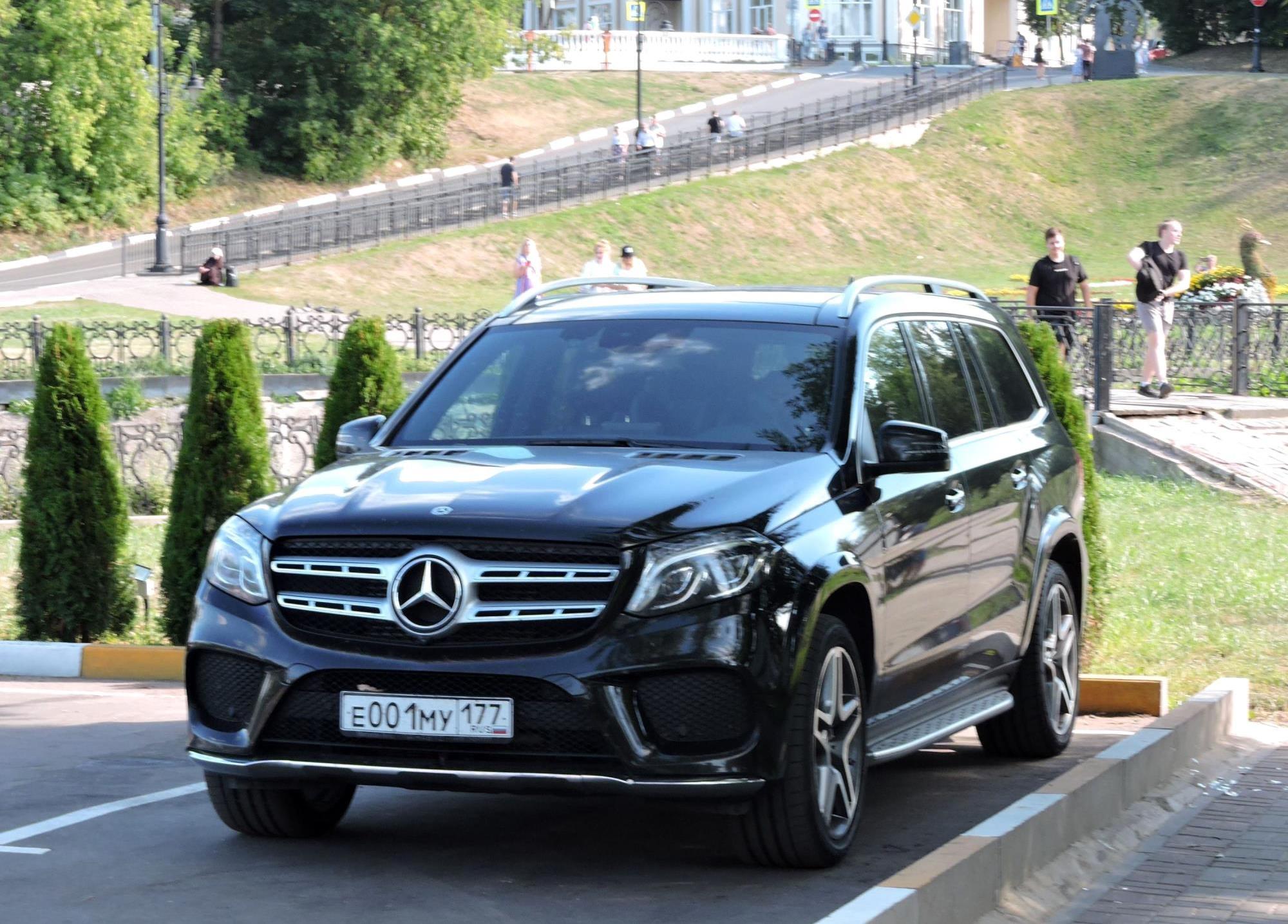 Автомобиль госномер Е001МУ177
