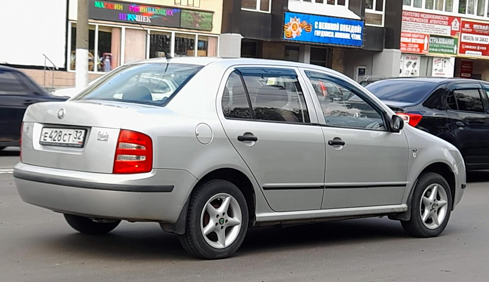 Автомобиль госномер Е428СТ32