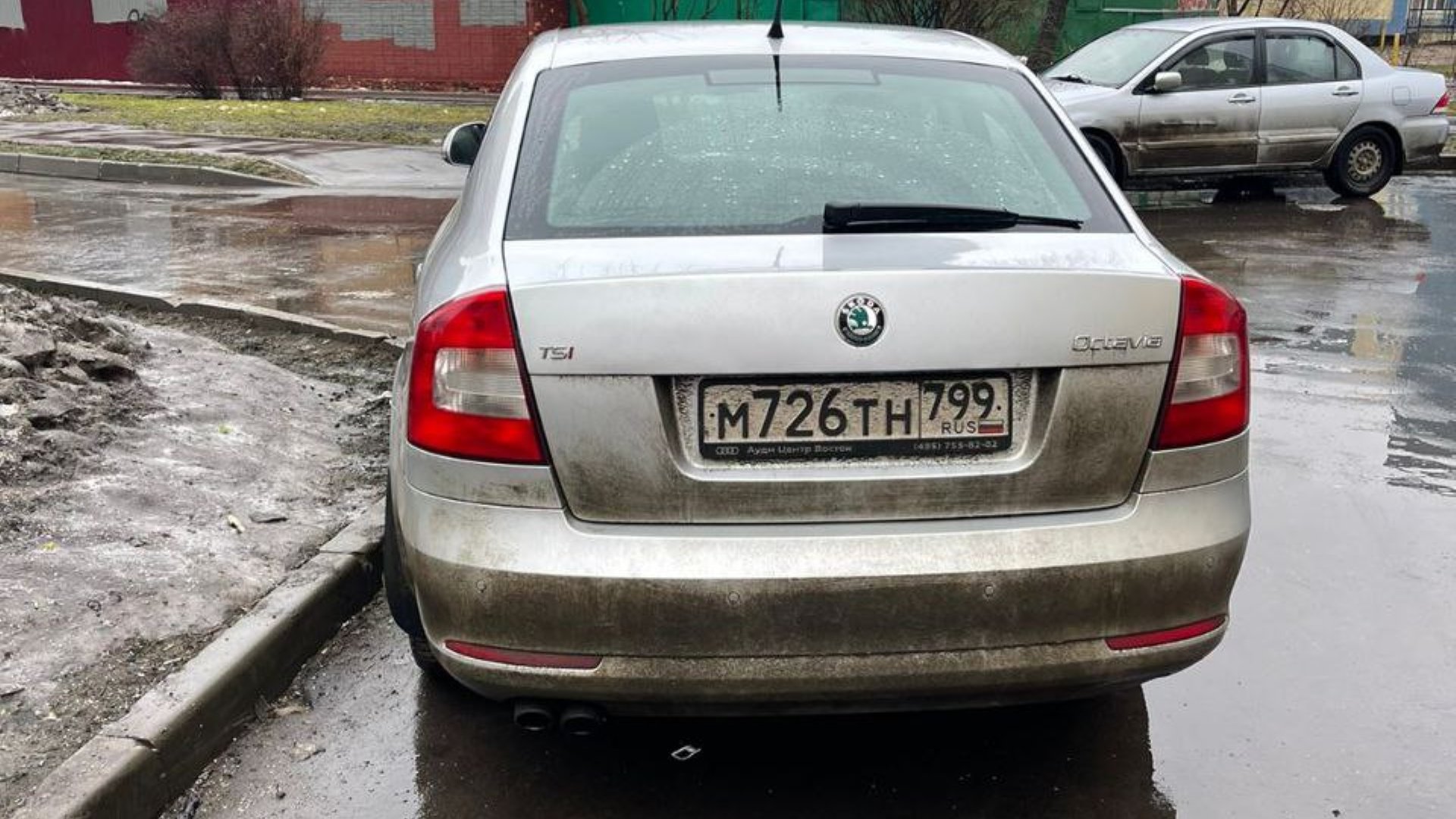 Автомобиль госномер М726ТН799