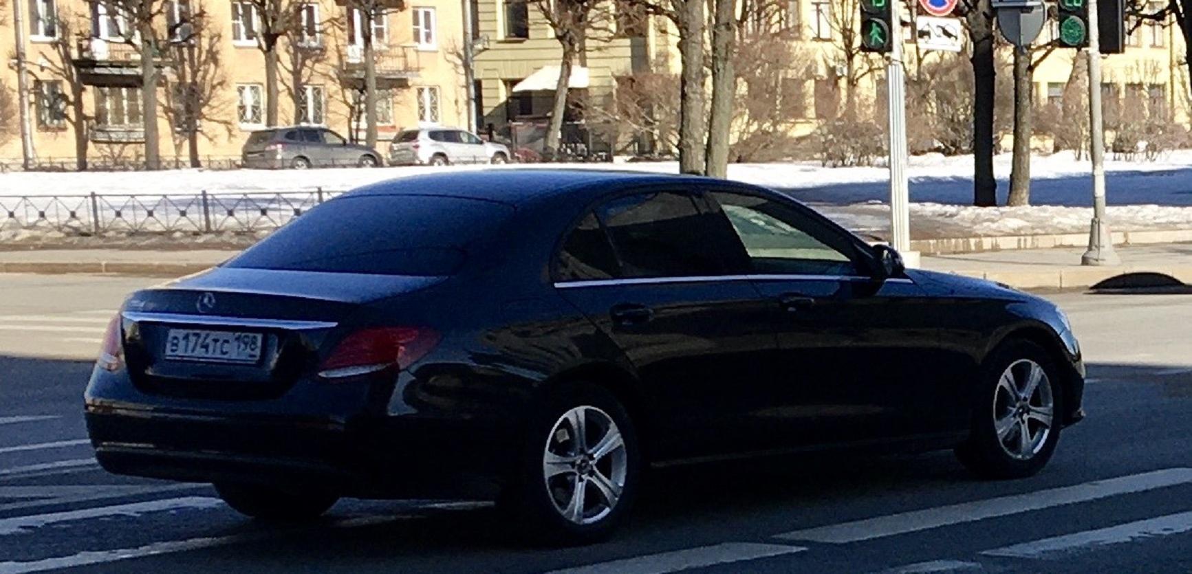 Автомобиль госномер В174ТС198