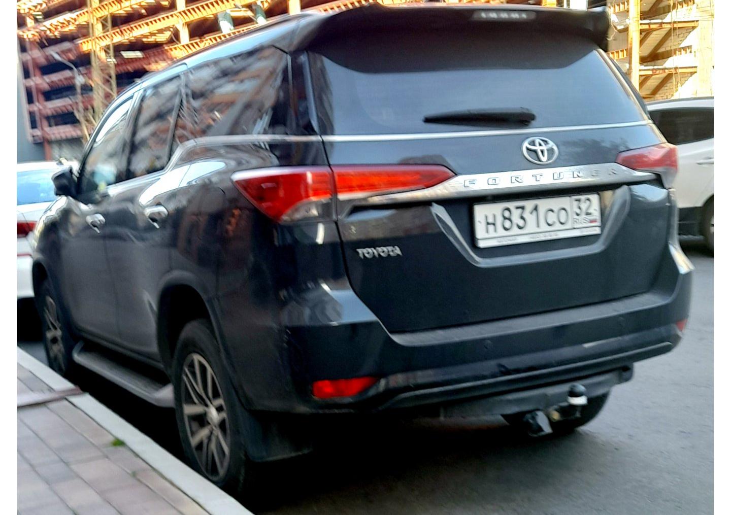 Автомобиль госномер Н831СО32
