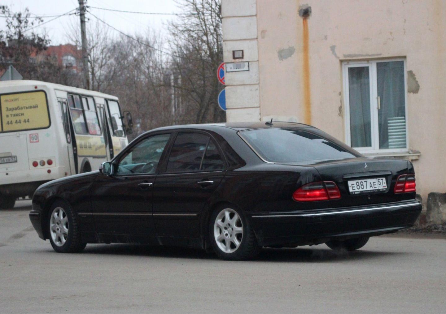 Автомобиль госномер Е887АЕ57