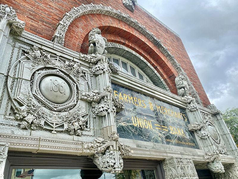 Фотография реального гипсового шара при направленном освещении