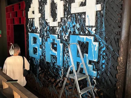 декоративная роспись стены "404 бар"