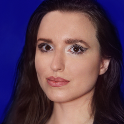 Юлия Захарова