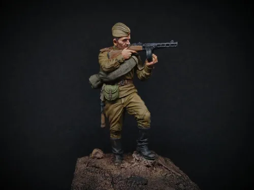 Мигиатюра в росписи "Автоматчик пехоты Красной Армии, 1943-45 гг."