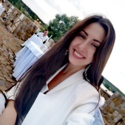 Каринэ Арно