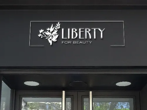 Пример разработки логотипа для студии красоты и линии уходовой косметики LIBERTY