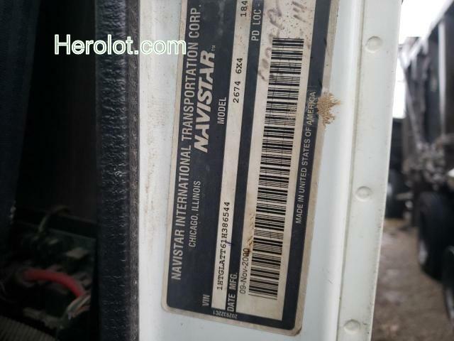 null white  diesel 1HTGLATT61H386544 photo #3