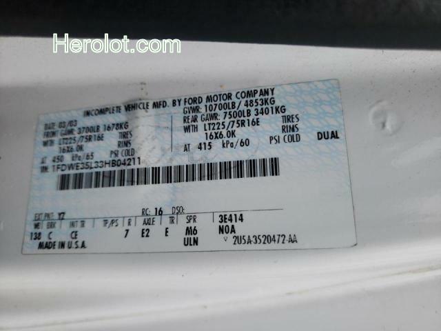 null white cutaway gas 1FDWE35L33HB04211 photo #3