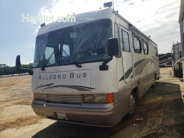 null white  diesel 4UZ6XJBC7VC749818 photo #4
