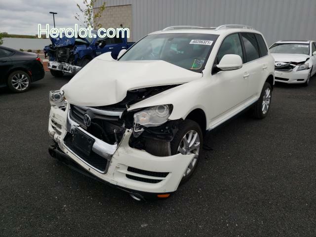 null white  diesel WVGFM77L89D037385 photo #4