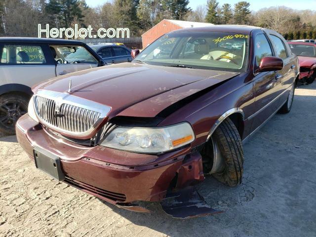 null maroon  gas 1LNHM82W63Y638147 photo #3