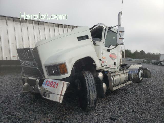 null white  diesel 1M1PN4GY1MM007556 photo #3