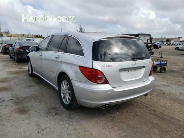 null silver 4dr spor gas 4JGCB65E77A038971 photo #4