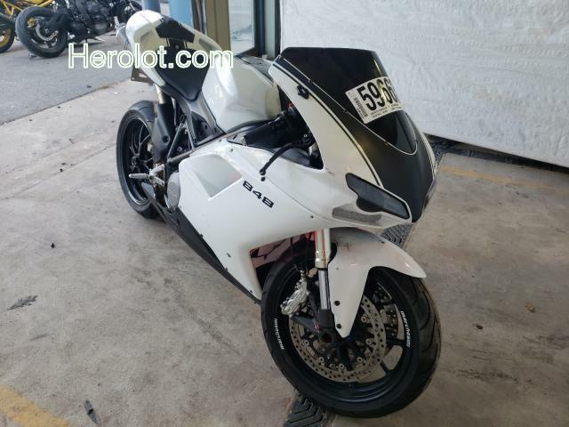 null white  gas ZDM1XBGV7AB012525 photo #1