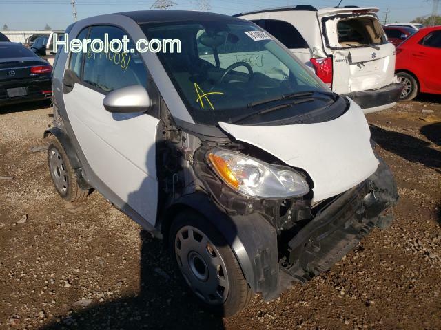 null silver  gas WMEEJ3BA3DK625935 photo #1