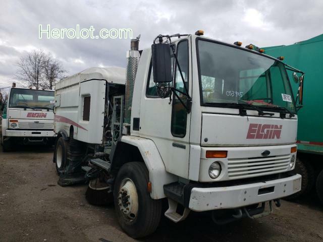 STERLING TRUCK SC 8000 2005 white tilt cab diesel  39011812 49HAADBV55DV11039 49HAADBV55DV11039 photo #1