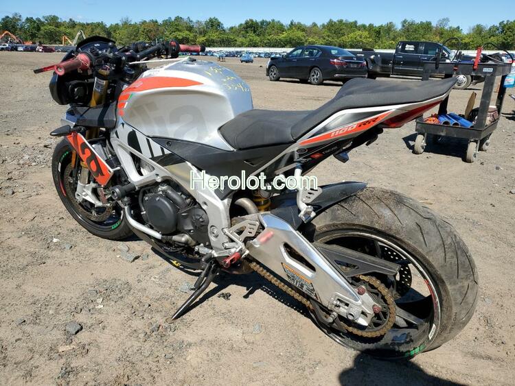 APRILIA TUONO 2018 two tone    60214962 ZD4KGU000JS000425 ZD4KGU000JS000425 photo #4