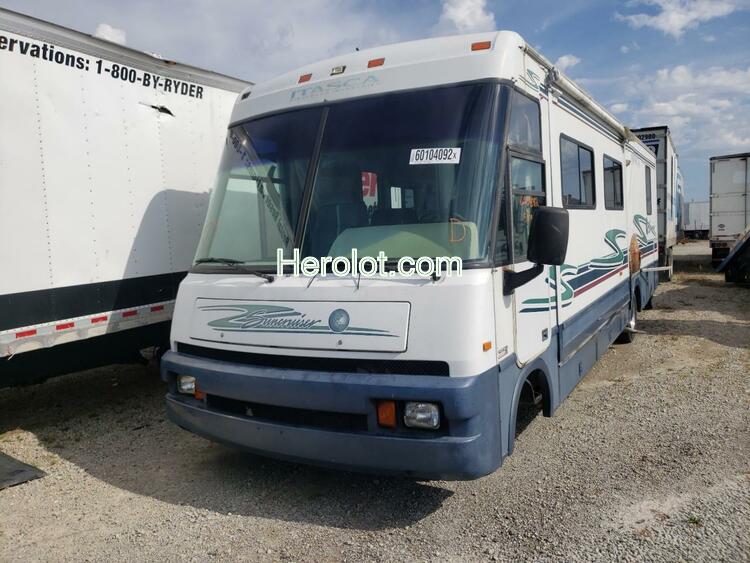 WINNEBAGO ITASCA 1997 white  gas  60104092 1GBLP37J2V3304238 1GBLP37J2V3304238 photo #3