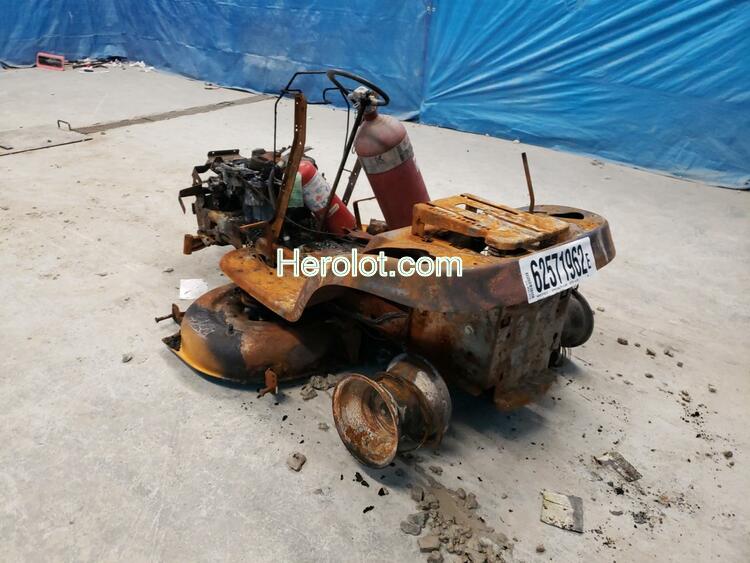 CUB LAWN MOWER 2010 burn    62571962 62571962 62571962 photo #4