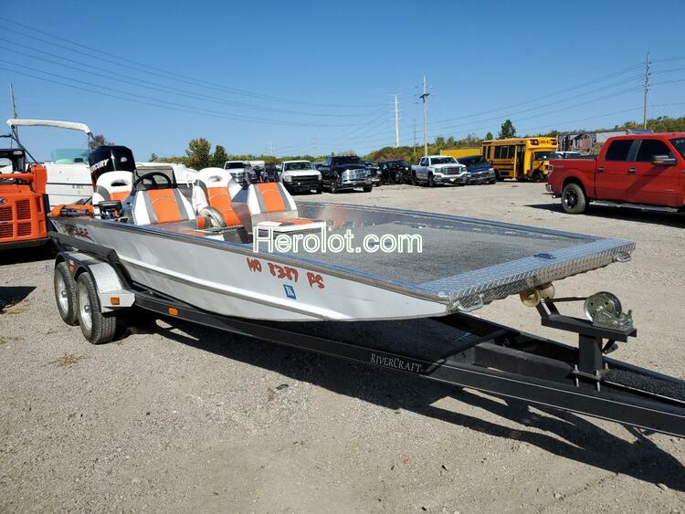 BLAZ BOAT W/TRL 2011 white   CJT24224E111 photo #1