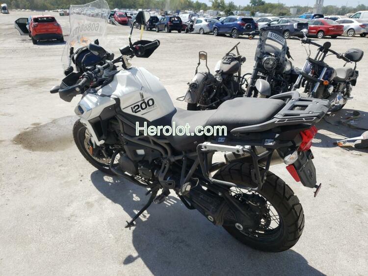 TRIUMPH MOTORCYCLE EXPLORER X 2018 white  gas  60880172 SMTF45XB2JJ869859 SMTF45XB2JJ869859 photo #4