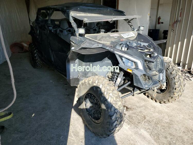 CAN-AM MAVERICK X 2019 black  gas  67504672 3JBVMAY49KK000133 3JBVMAY49KK000133 photo #1