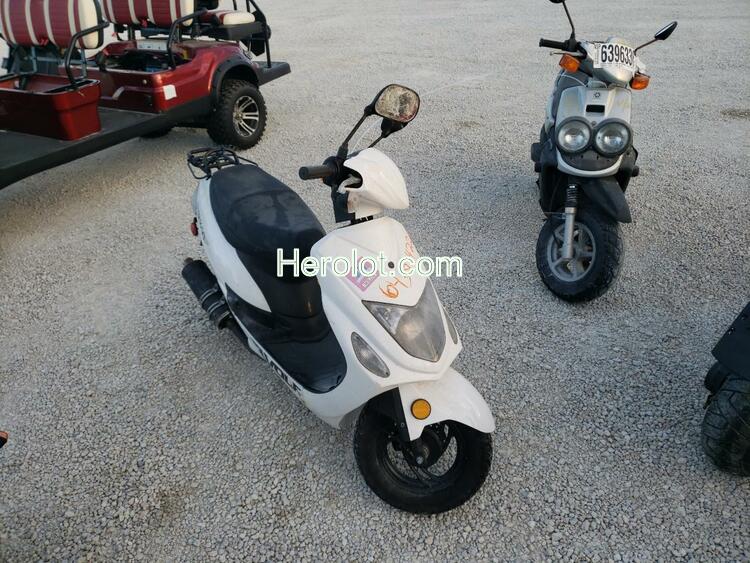 ZHNG MOPED 2018 white    64387422 L5YACBPZ5J1129982 L5YACBPZ5J1129982 photo #1