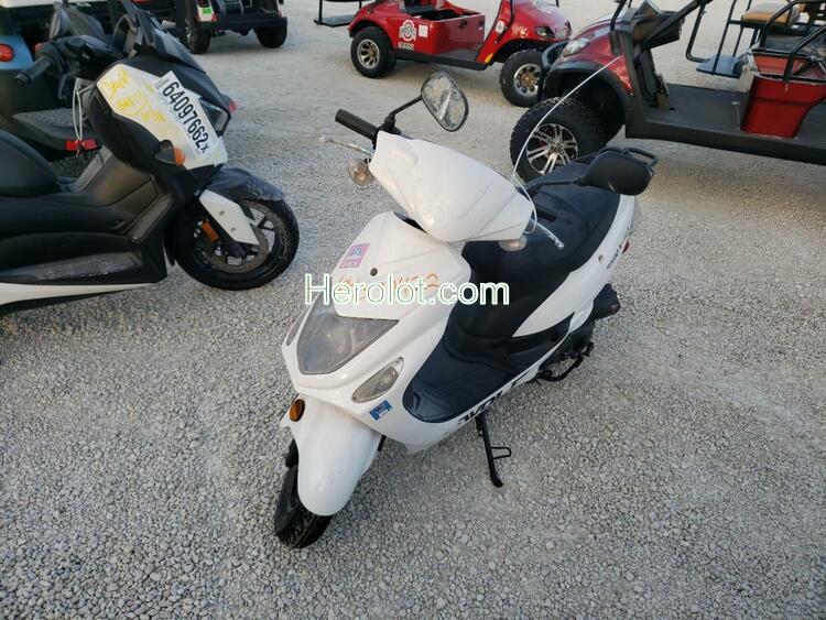 ZHNG MOPED 2018 white    64387422 L5YACBPZ5J1129982 L5YACBPZ5J1129982 photo #3