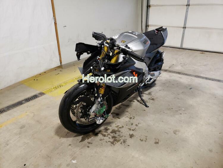 APRILIA RSV4 1100 2021 silver  gas  68973522 ZD4KYUA06MS000283 ZD4KYUA06MS000283 photo #3