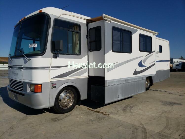 MONA MOTORHOME 2002 white  gas  70124392 5B4MP67G023350819 5B4MP67G023350819 photo #3