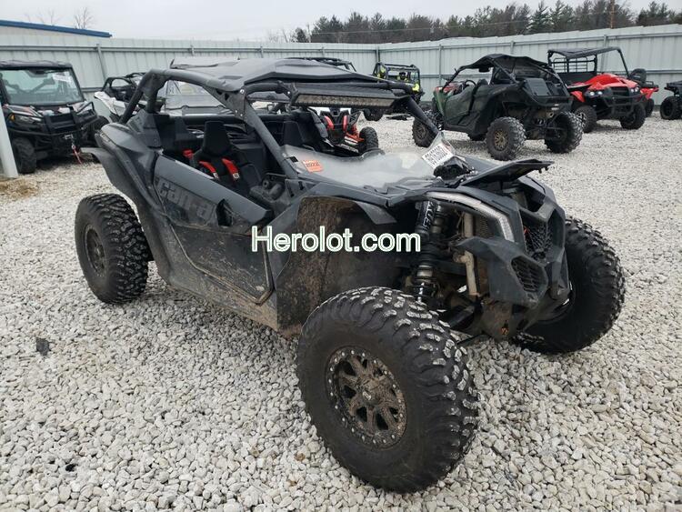 CAN-AM MAVERICK X 2018 black  gas  69163602 3JBVDAW49JK001946 3JBVDAW49JK001946 photo #1