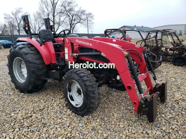 MAHINDRA AND MAHINDRA TRACTOR 2015 red    70802802 CT1H1024 CT1H1024 photo #1