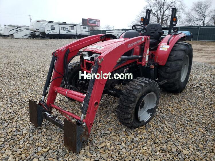 MAHINDRA AND MAHINDRA TRACTOR 2015 red    70802802 CT1H1024 CT1H1024 photo #3