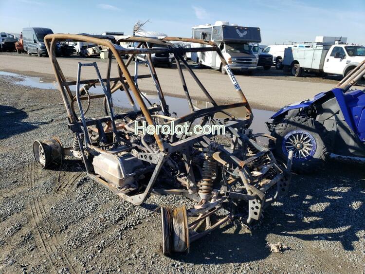 CAN-AM COMMANDER 2011 silver  gas  69522212 3JBKGCP16BJ000061 3JBKGCP16BJ000061 photo #1