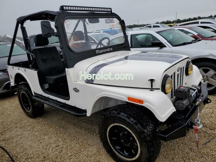 MAHINDRA AND MAHINDRA ROXOR 2018 white    68339662 A5ZAAAAAJJA000704 A5ZAAAAAJJA000704 photo #1