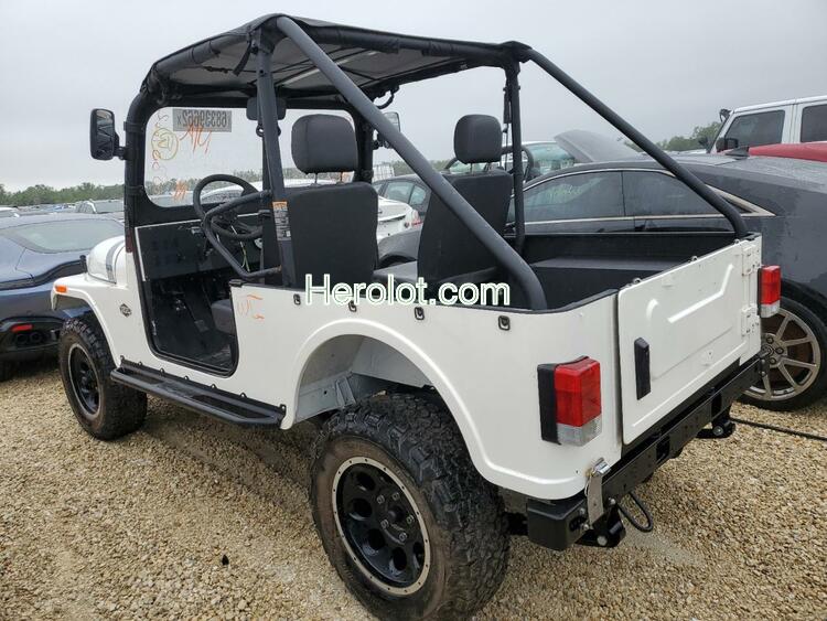 MAHINDRA AND MAHINDRA ROXOR 2018 white    68339662 A5ZAAAAAJJA000704 A5ZAAAAAJJA000704 photo #4