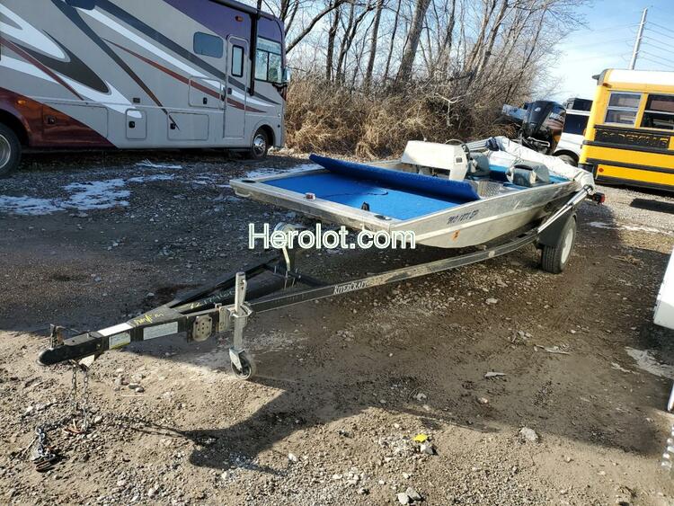 BLAZ BOAT ONLY 1999 silver    71284602 CJT37602D999 CJT37602D999 photo #3