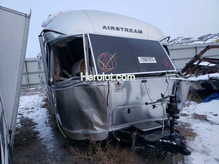 AIRS AIRSTREAM 2018 silver    72697872 1STTFYL27JJ543334 1STTFYL27JJ543334 photo #1