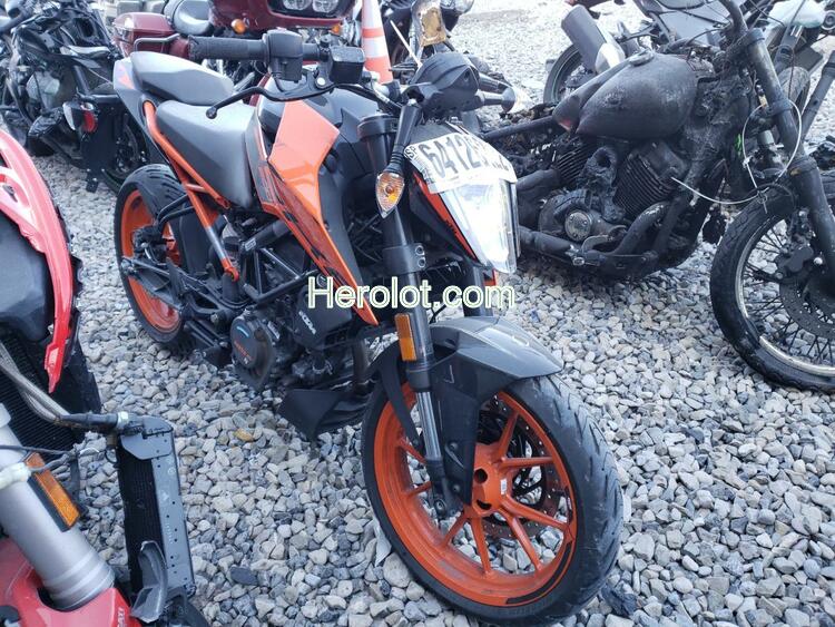 KTM 200 DUKE 2022 two tone  gas  64126222 MD2JPC400NC039182 MD2JPC400NC039182 photo #1