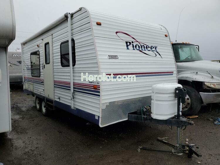 FLEETWOOD PIONEER 2004 white   1EB1T192242484509 photo #1