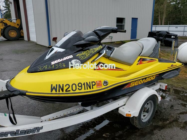 BOMBARDIER JETSKI 2004 yellow    37821393 ZZN18098A404 ZZN18098A404 photo #3