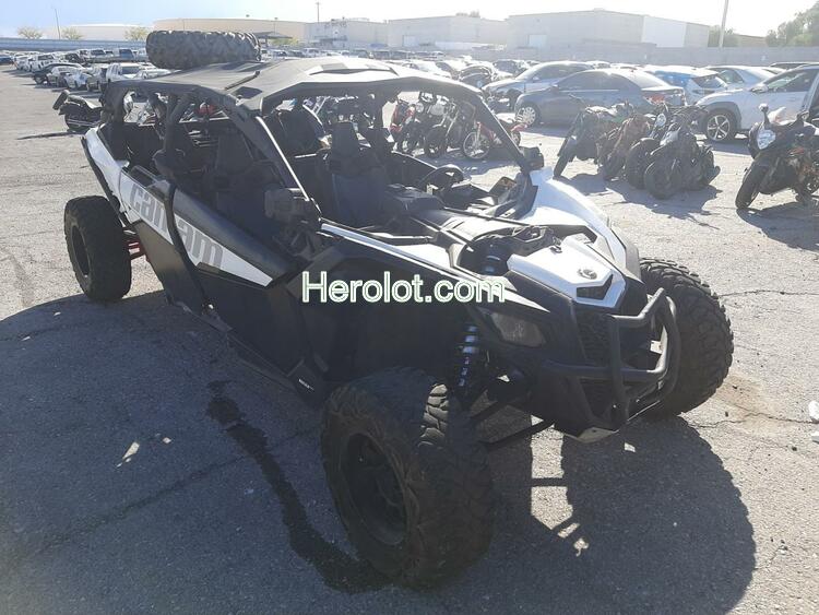 CAN-AM MAVERICK X 2020 black  gas  62363962 3JBVMAY25LK000274 3JBVMAY25LK000274 photo #1