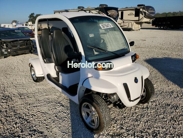 GEM GOLF CART 2015 white sedan 4d electric  36755473 52CG4AGA9F0013243 52CG4AGA9F0013243 photo #1