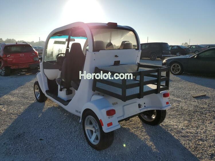 GEM GOLF CART 2015 white sedan 4d electric  36755473 52CG4AGA9F0013243 52CG4AGA9F0013243 photo #4