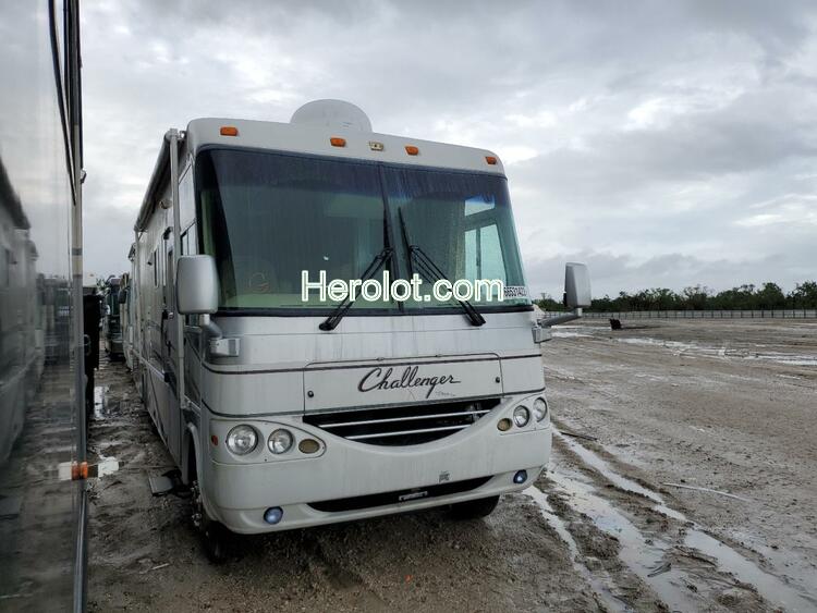 OTHR RV 2002 white  gas  66531422 5B4MP67G123346746 5B4MP67G123346746 photo #1