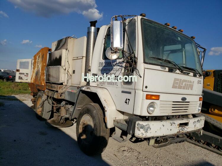 STERLING TRUCK SC 8000 2005 white tilt cab diesel  69815822 49HAADBVX5DN99893 49HAADBVX5DN99893 photo #1